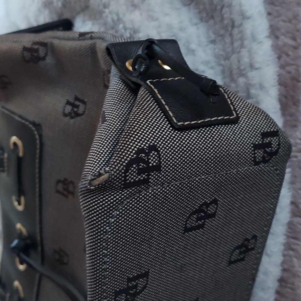 Dooney & Bourke - Picture 4 of 8